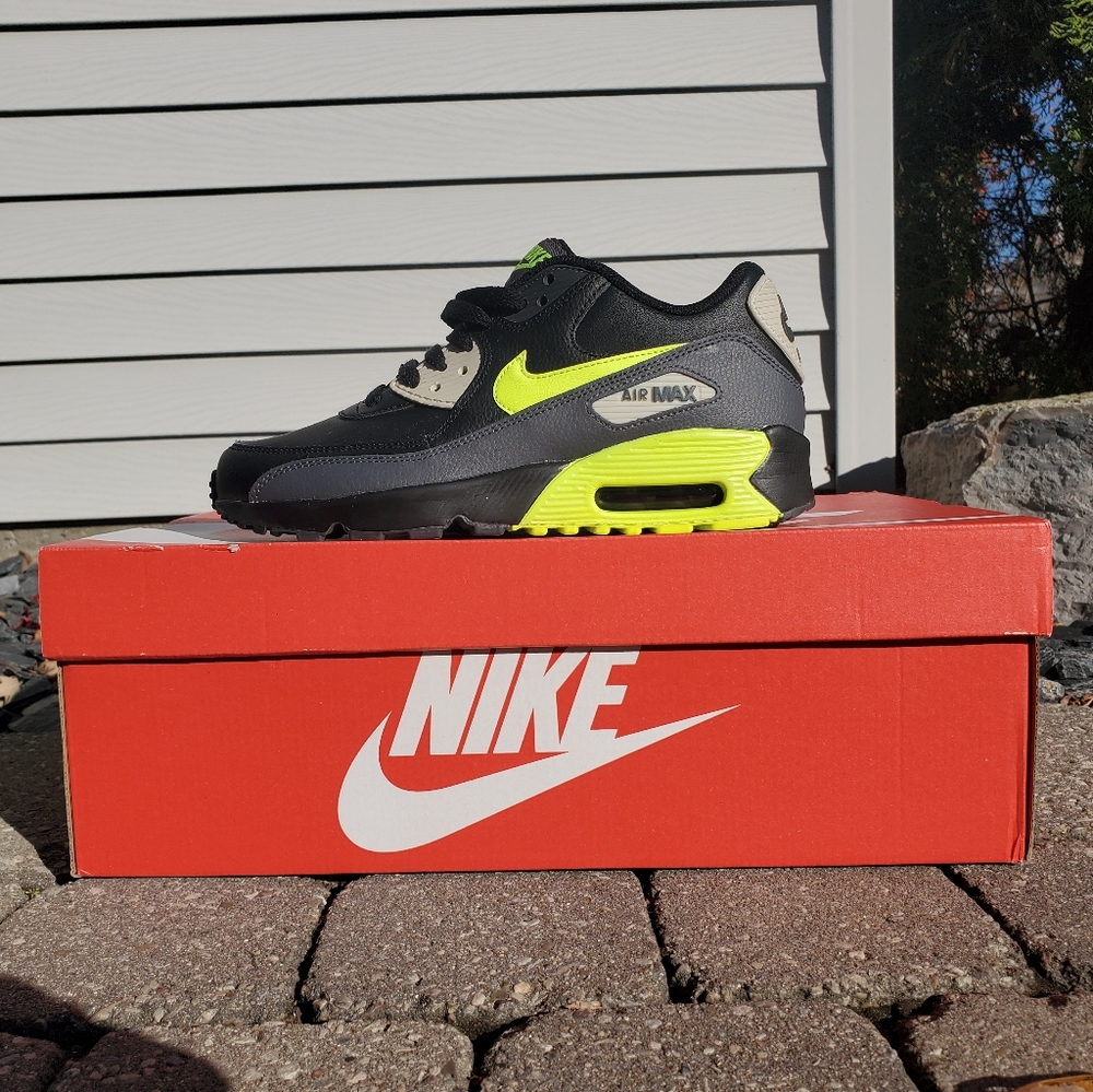 Shoes - Picture 3 of 5